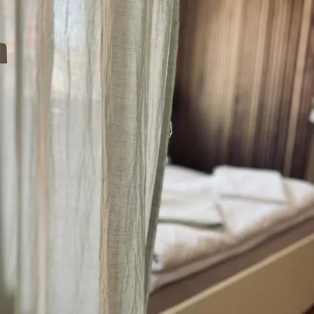 Mikulovsky Domecek S Terasou, Zahradou A Vinnym Sklipkem Aparthotel *