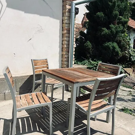 Mikulovský Domeček S Terasou, Zahradou A Vinným Sklípkem Apartahotel