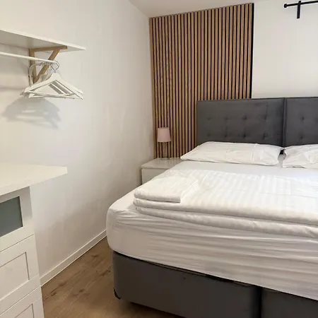 Apartahotel Mikulovský Domeček S Terasou, Zahradou A Vinným Sklípkem 4*