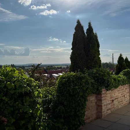 Apartahotel Mikulovský Domeček S Terasou, Zahradou A Vinným Sklípkem