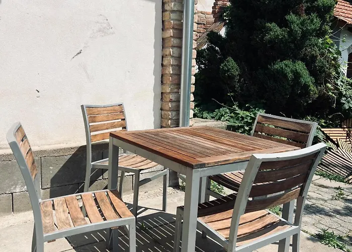 Mikulovsky Domecek S Terasou, Zahradou A Vinnym Sklipkem Apartmanhotel